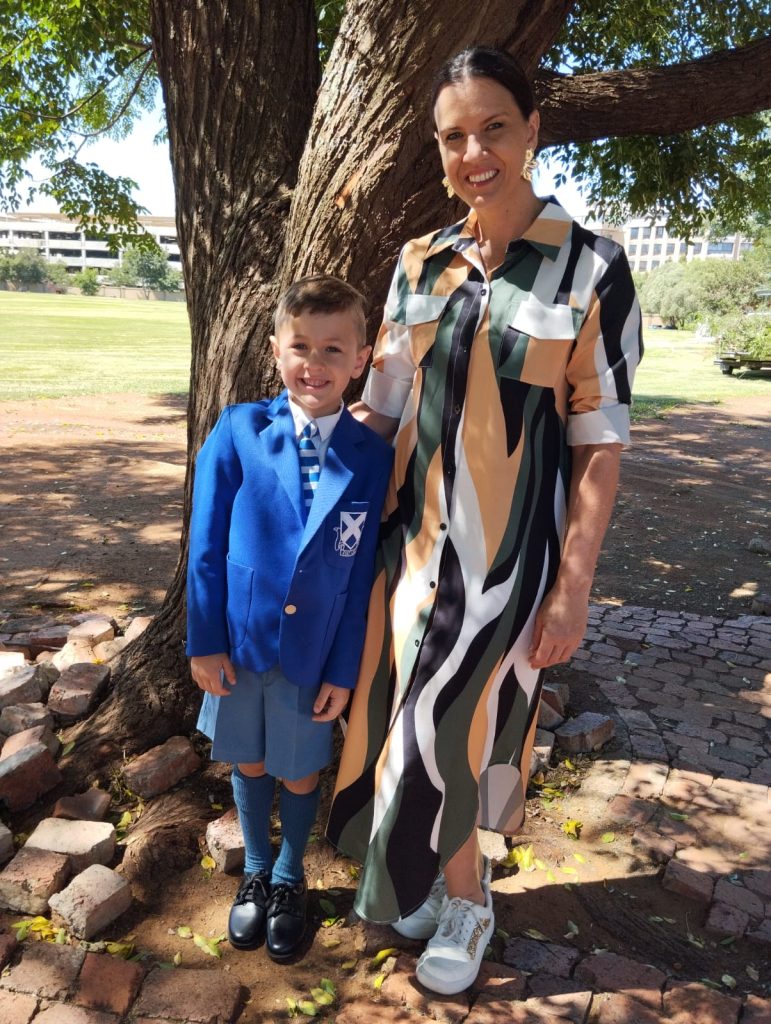 William Bellingan by St Andrew's School Bloemfontein saam met sy ma, Marlene Bellingan. FOTO: Madré Marais
