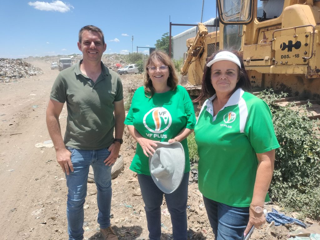 Die VF Plus het Woensdag 7 Januarie 'n klag oor Bloemfontein se stortingsterreine by die Menseregtekommissie ingehandig.
