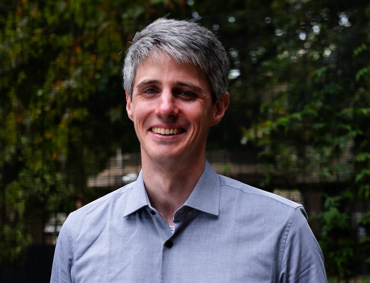 Peter Cartwright is die pianis in Lyric Landscapes.