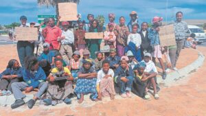 Licela izandla iqela leentsana