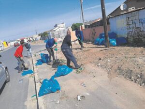 Gugulethu men clean streets in honour of women