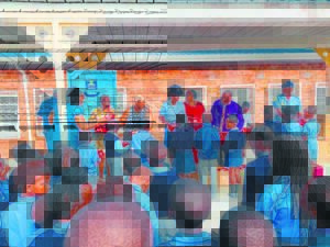 Police in Gugulethu donate shoes to learners at primary school