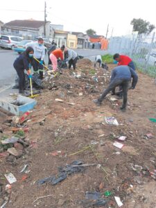 Residents tackle dirty streets