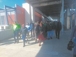 Residents vow to stay on tracks