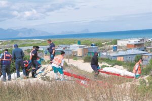 Police on manhunt for murder suspects