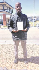 Ukhuphe enye incwadi umbhali