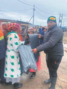 Ward 86 shack dwellers receive flood kits to repair homes after heavy rains