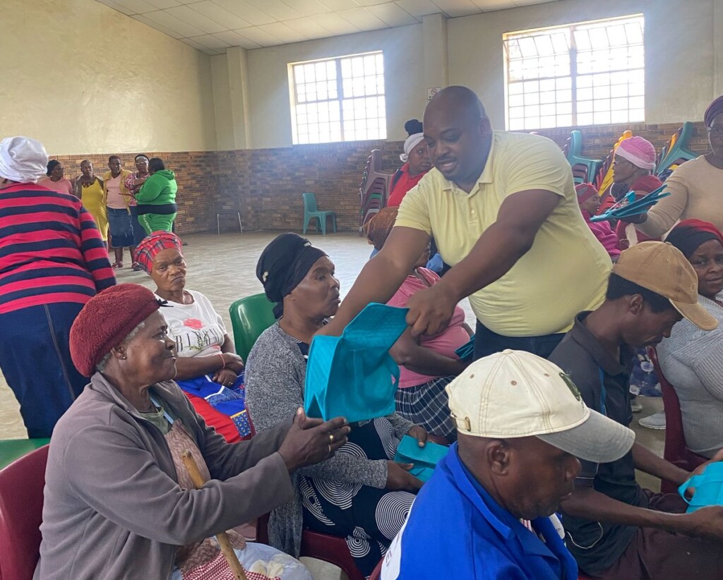 At least 50 seniors from the age of 65 upwards had their hands and feet tended at Lwandle Community Hall on Friday 14 March.