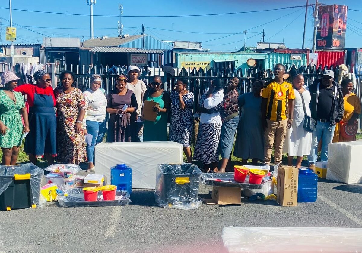 Life will never be the same for the Early Childhood Development centres (ECDs) in Ward 87 after receiving material from their ward councillor on Thursday 10 April. Discover how the ECD centre welcomes equipment for learning, benefiting 19 centres with essential supplies and support.
