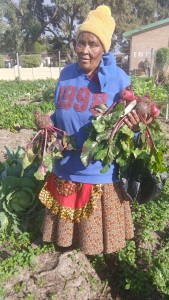 Ubongoza ulutsha ukuba lulime umama uNotitza Mazolweni