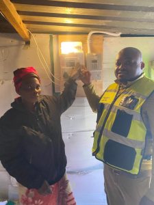 Kude kwakhanya e-40 Plots emva kwexesha elide kumnyama