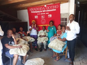 Amadoda Aqotho donates blankets to Makhaza elderly