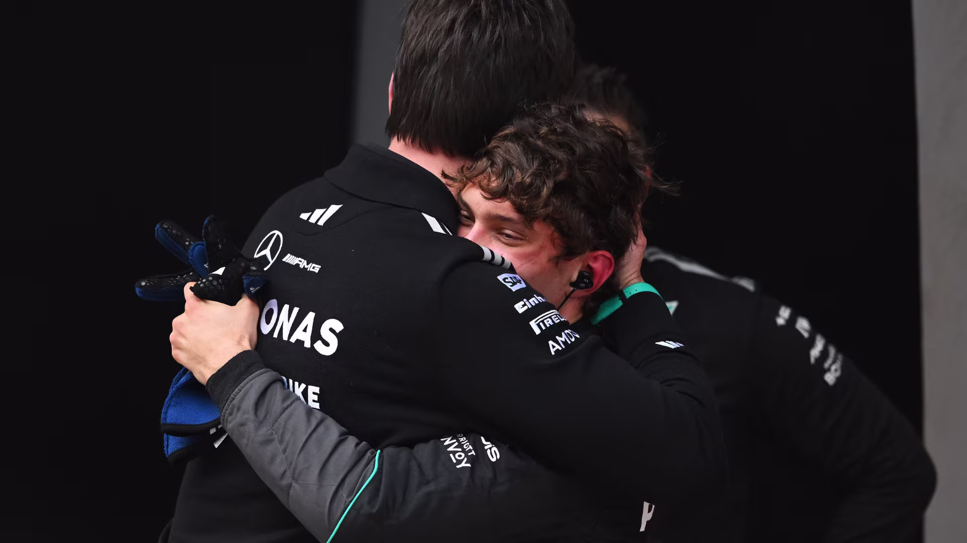 Antonelli (19) skryf F1-geskiedenis met eerste GP-oorwinning in Shanghai