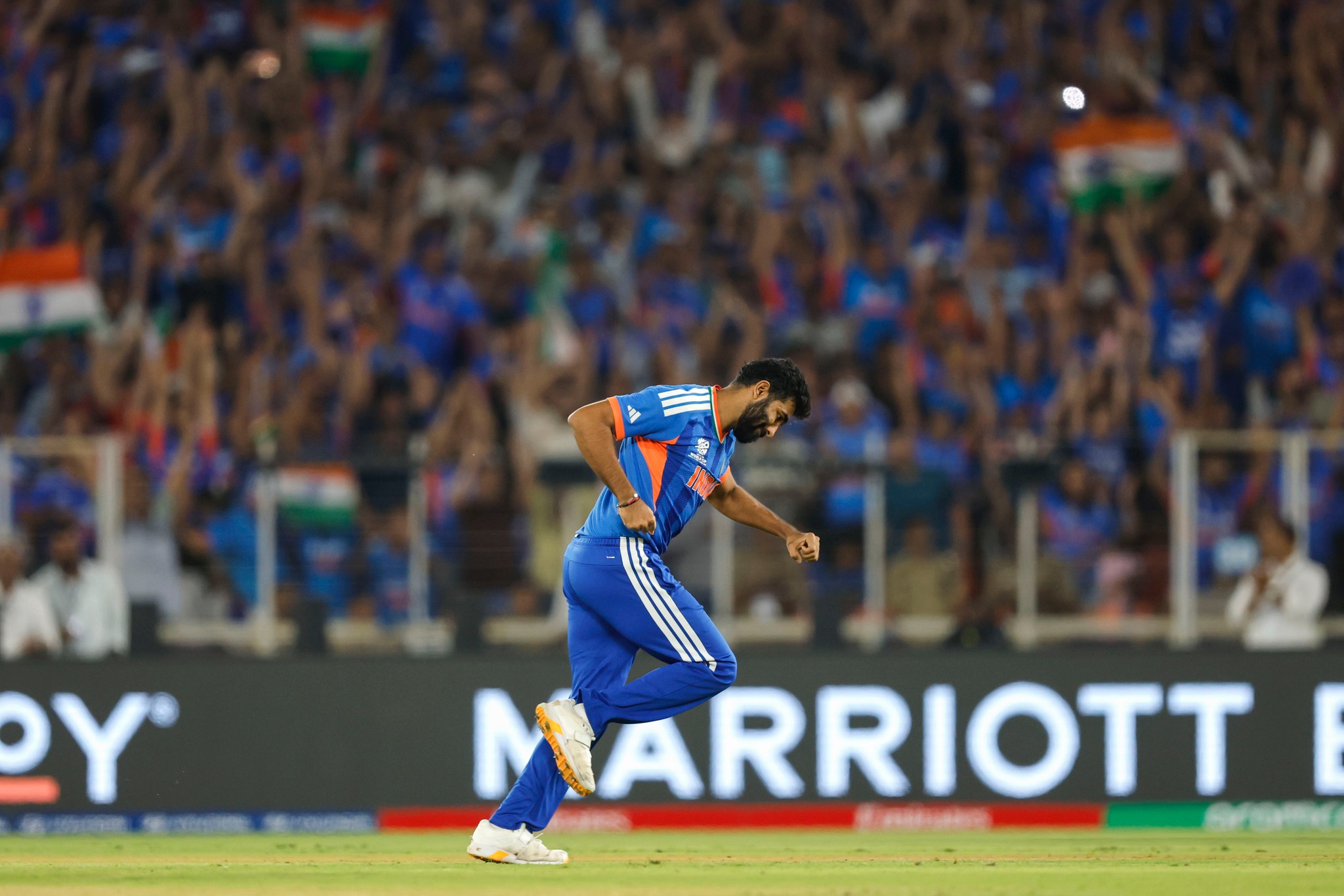 T20-WB: Indië vermorsel Black Caps in eindstryd