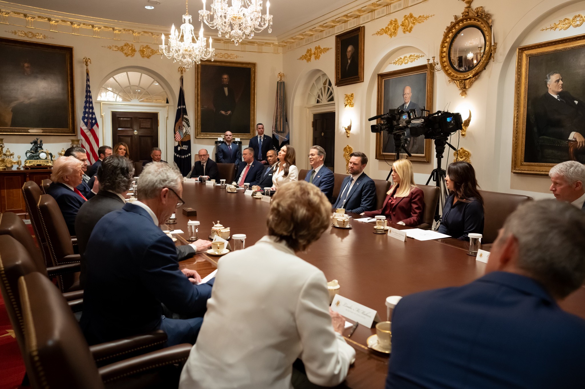 Iran se revolusionêre wag waarsku burgers ná Trump Hormoes-sperdatum uitstel