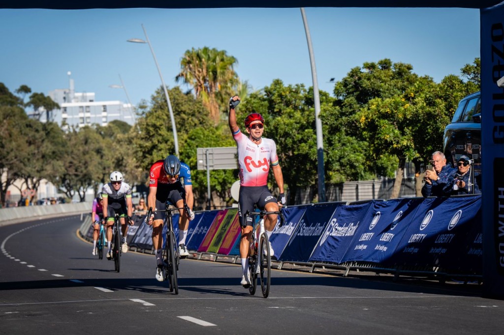 Fietser Ryan Gibbons het die resies gewen.