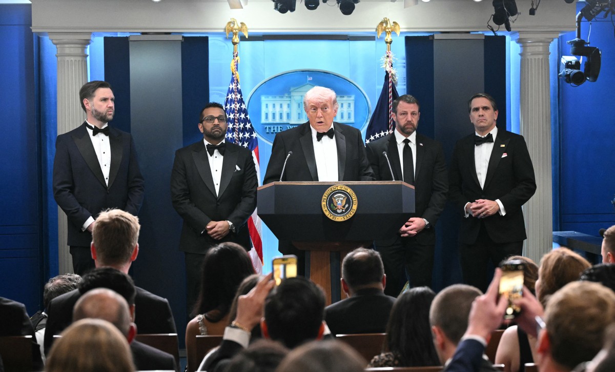 VSA-pres. Donald Trump ontruim toe skote klap by Washington-gala