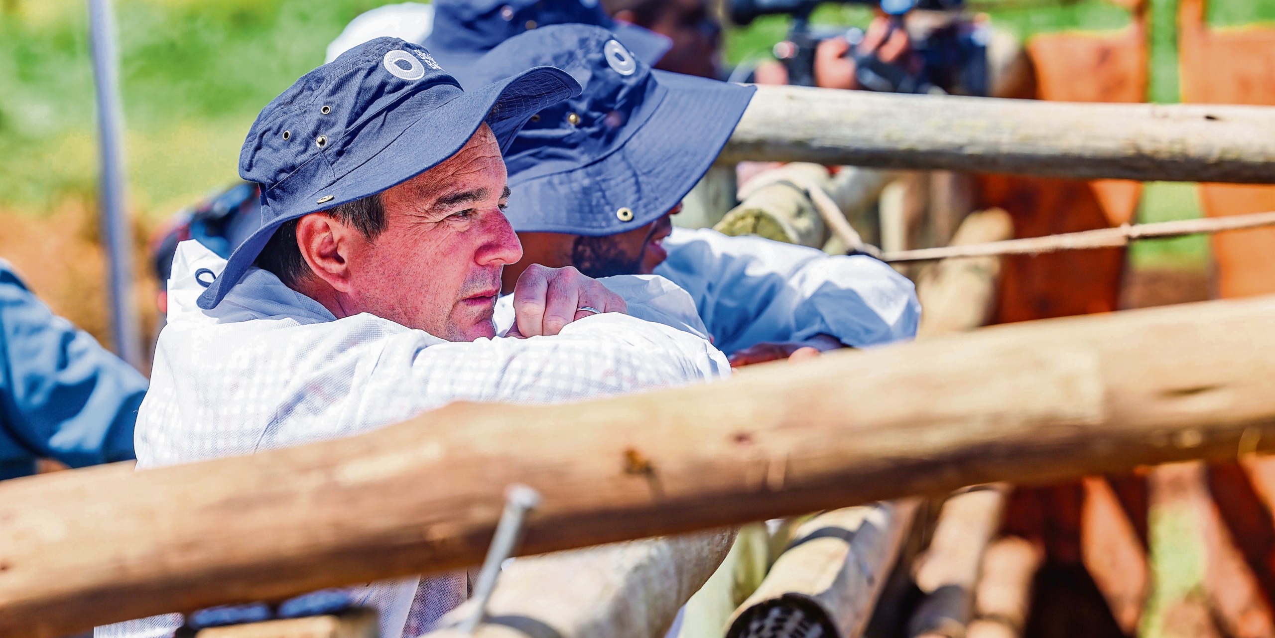 Storm broei om John Steenhuisen se kop: ‘John rig skade aan en moet uit’
