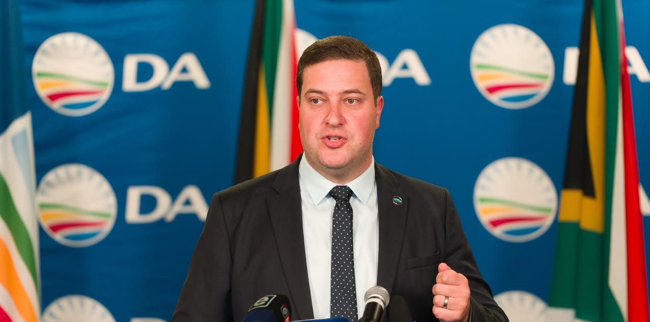 Hill-Lewis vra vir kalmte te midde van toenemende spanning oor onwettige immigrasie