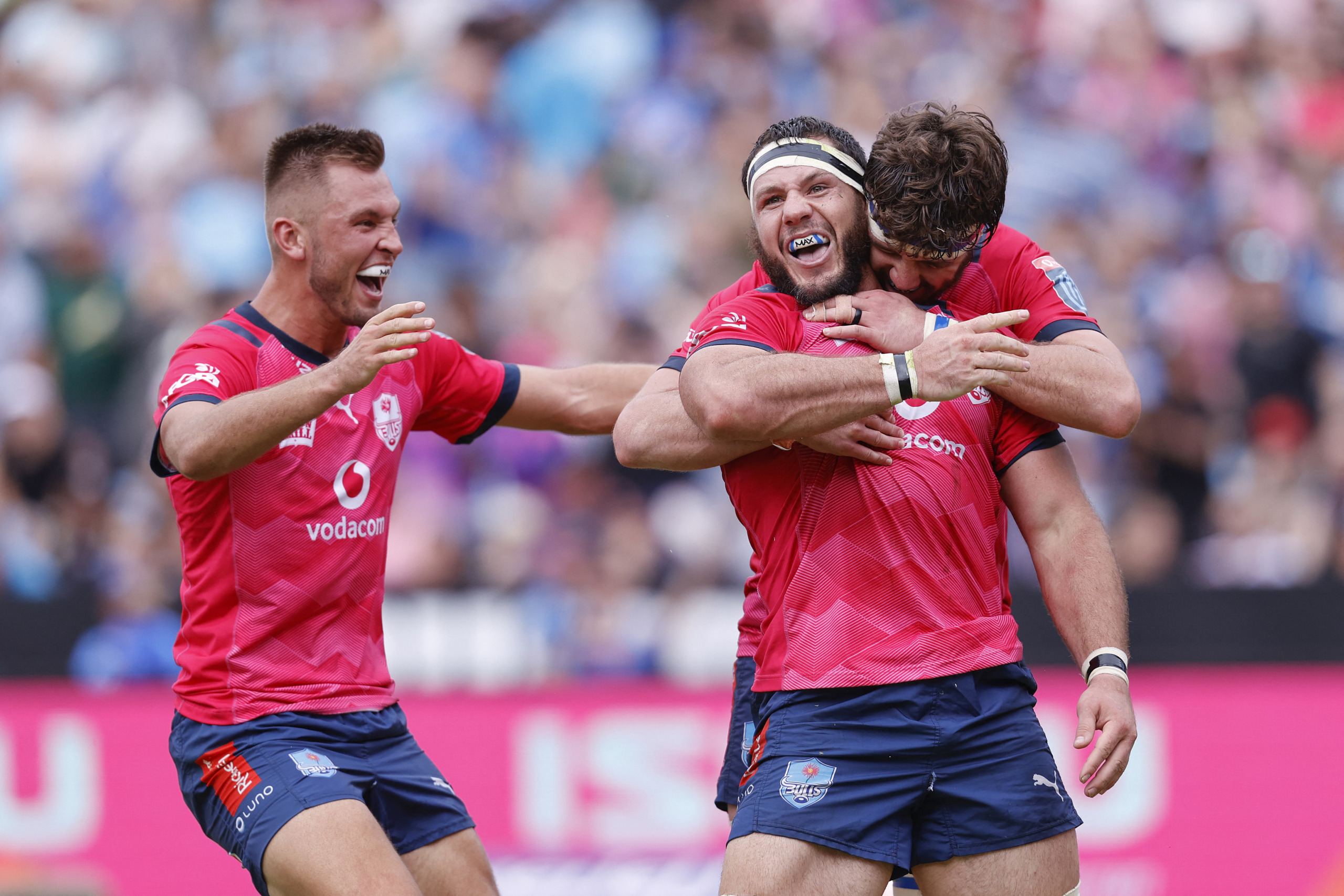 Die Bulls se Marcell Coetzee (middel), David Kriel (links) en Ruan Nortjé.