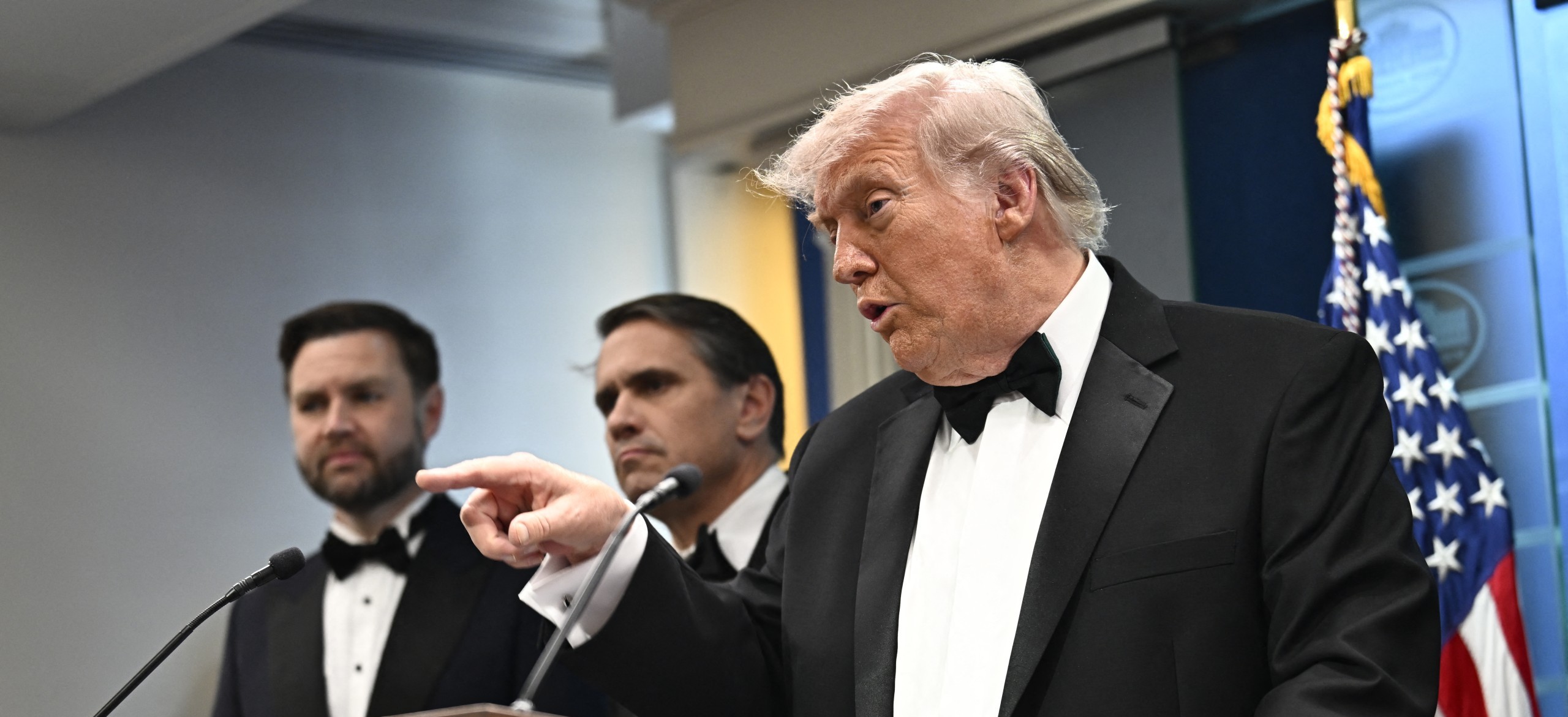 Trump verwerp Iran se vredesvoorwaardes, Teheran waarsku oor nuwe aanvalle