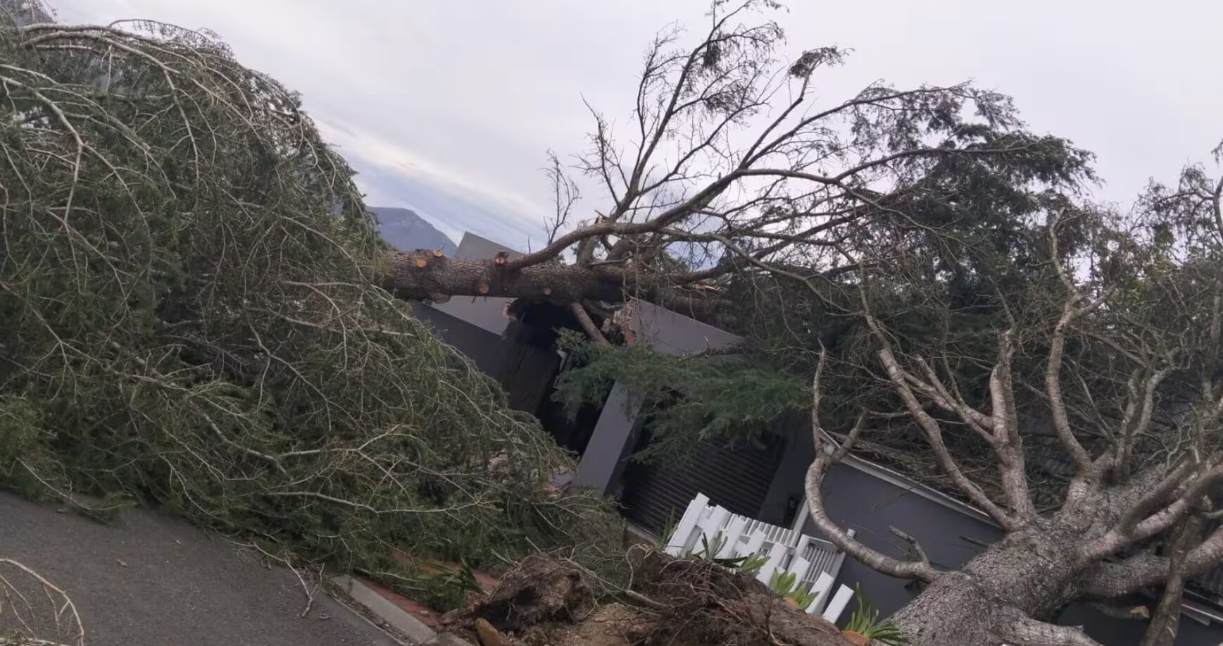 Meer as 83 000 mense geraak deur oorstromings in die Kaap