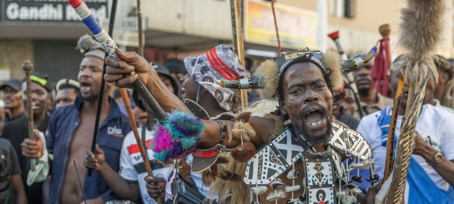 Landsburgers van elders in Afrika word ontruim weens xenofobiese spanning.