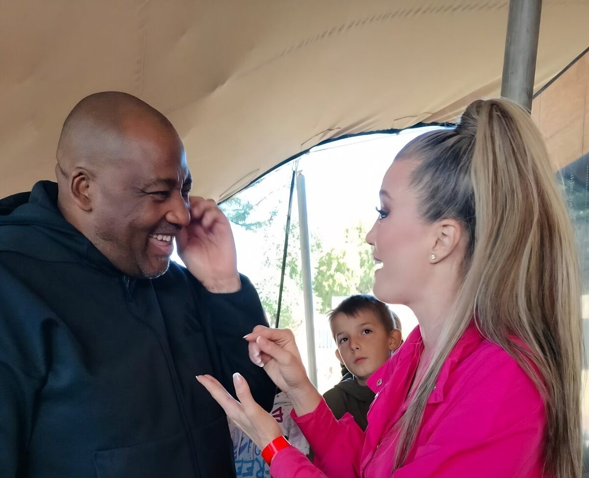 Gayton McKenzie gaan Pacofs laat heropbou