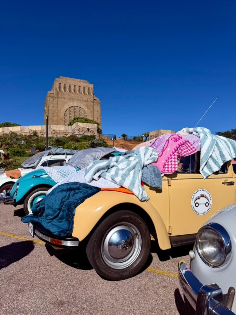 Die ingesamelde komberse voor die Voortrekkermonument.