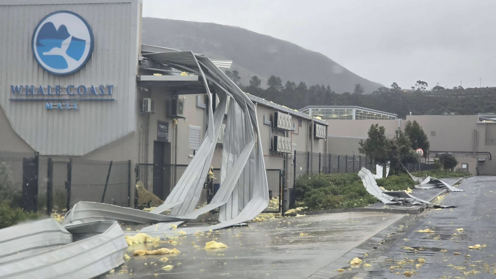 Nóg foto’s en video’s van die stormskade in die Wes-Kaap