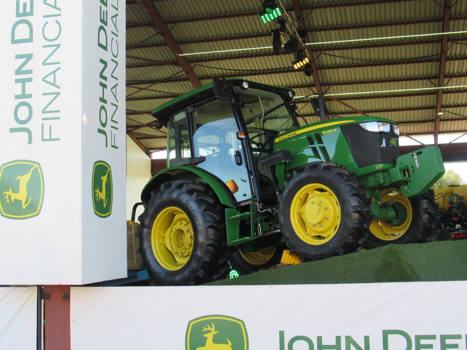 John Deere beplan oudergewoonte maande lank vir Nampo