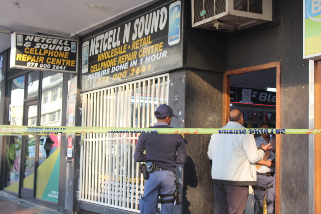 Die Netcell N Sound-selfoonwinkel het die afgelope Maandag deurgeloop onder ’n rooftog.