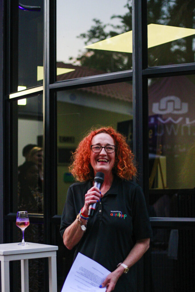 Alexa Strachen by die opening van die 2025 Momentum Aardklop.