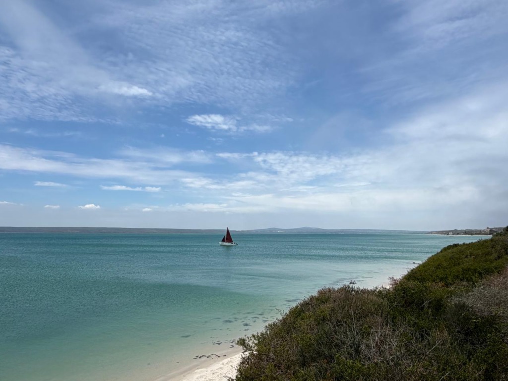 Kraalbaai met sy pragtige wit strande.