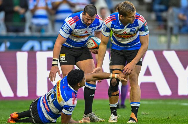 Sacha Feinberg-Mngomezulu van die Stormers is beseer nadat hy ’n drie teen Cardiff gedruk het.