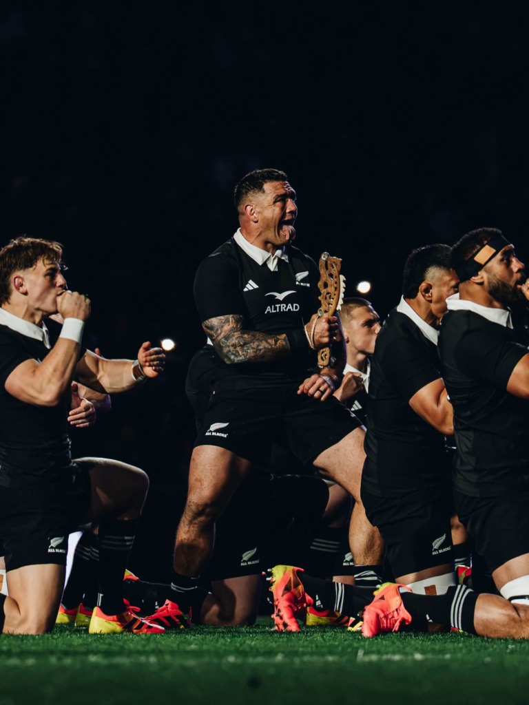 Die Kiwi’s tydens die haka.
