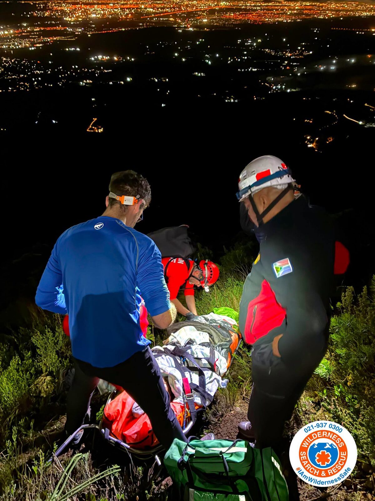 ’n Plaaslike stapper herstel nadat hy tydens ’n dramatiese reddingsoperasie in die Helderberg-natuurreservaat gered is.