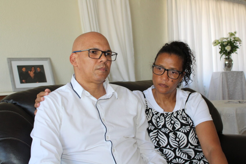 Menno Rose, Connie se enigste seun, en sy vrou, Rochelle.