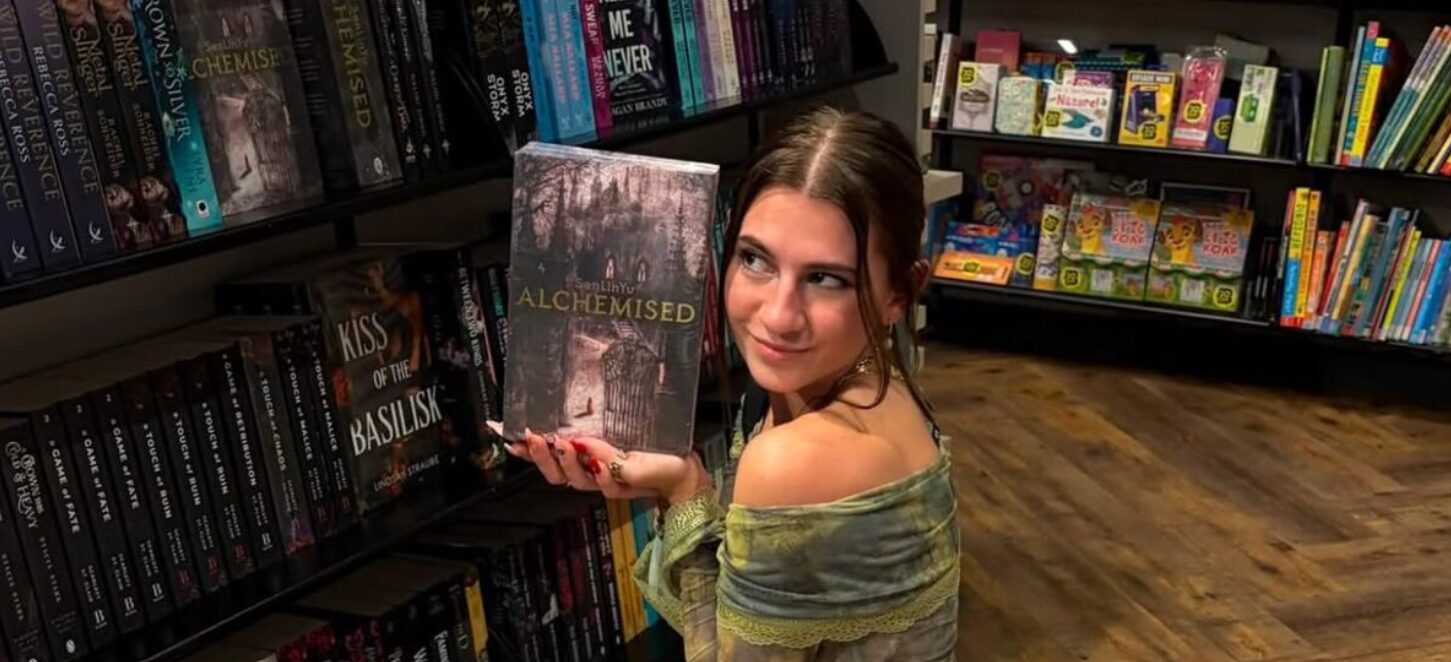 Gedrukte boeke in jong hande