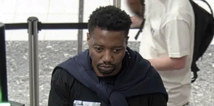 Die Britse voortvlugtige en vermeende moordverdagte, Ndodana Tshuma, het vandag in die hof verskyn op aanklagte van uitlewering en die onwettige besit van ’n vuurwapen.