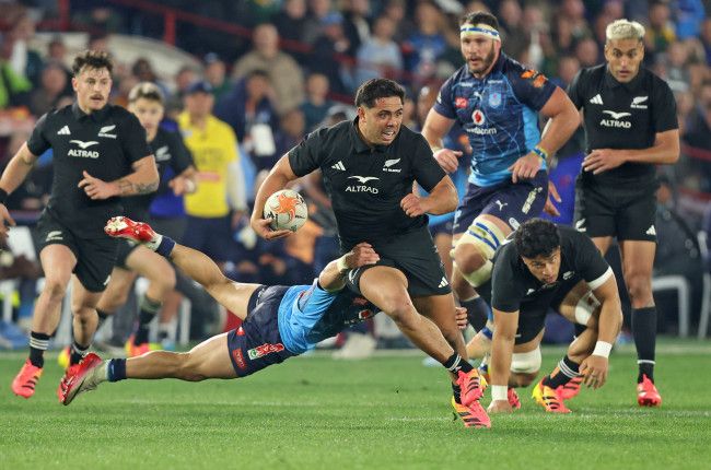 Anton Lienert-Brown in aksie vir die All Blacks teen die Bulls.