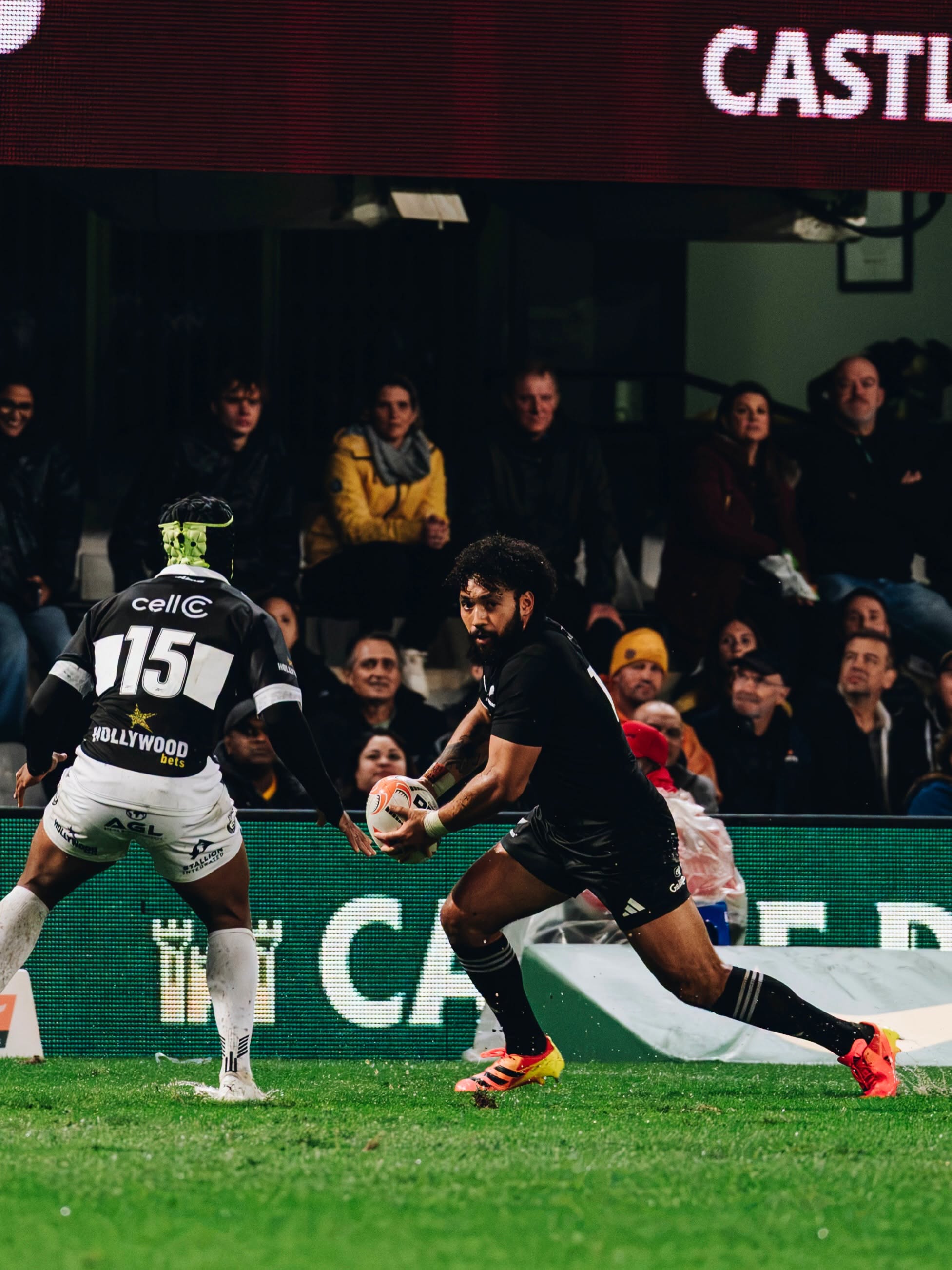 All Blacks verpletter Sharks in sopnat Durban