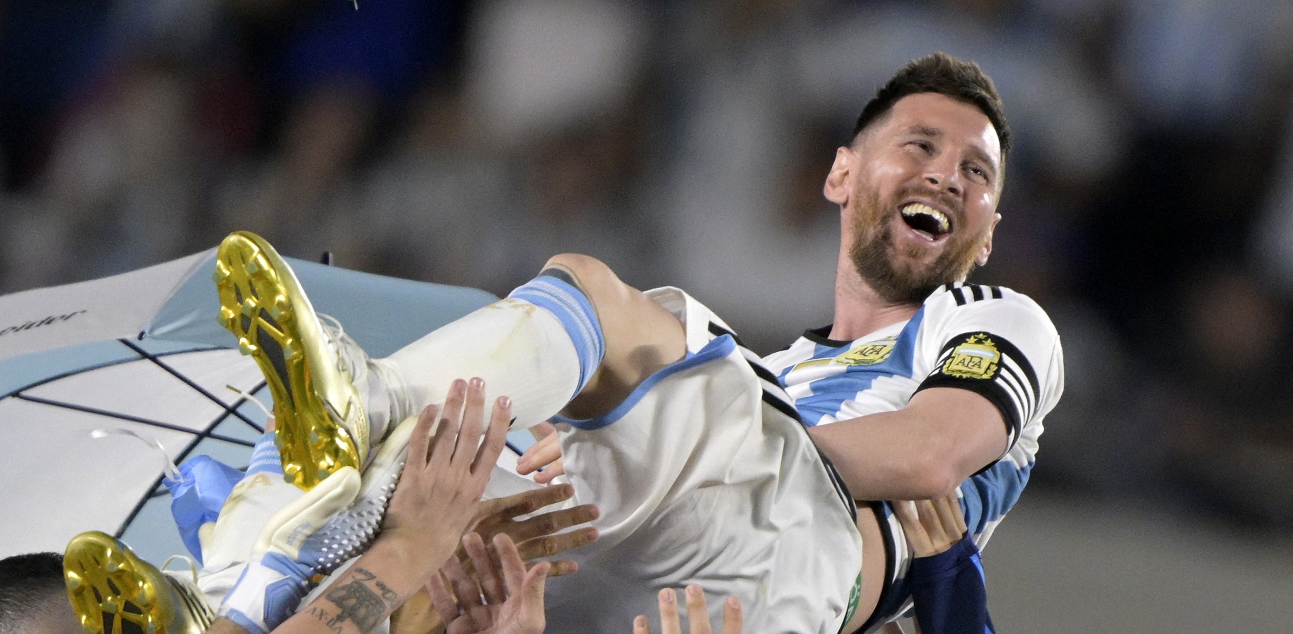 Die sokkerster Lionel Messi tree uit internasionale sokker.