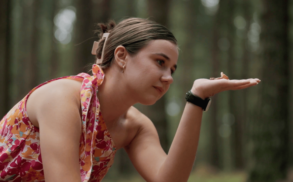 Rosanne maak doodseker dis nie 'n giftige sampioen nie. Foto: Skermgreep