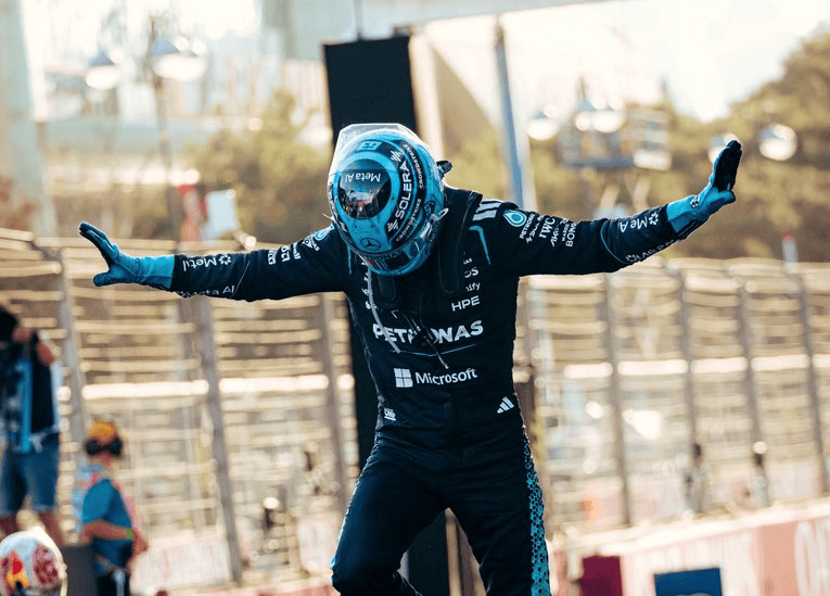 George Russell het die Azerbaijan GP gewen. Foto: X/@GeorgeRussell63