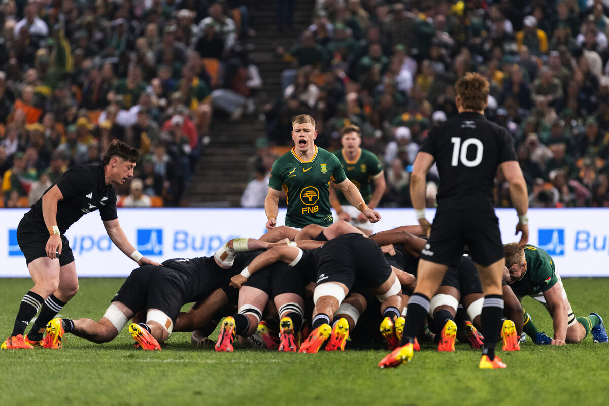 Bokke en All Blacks skop wedstryd in hoë rat