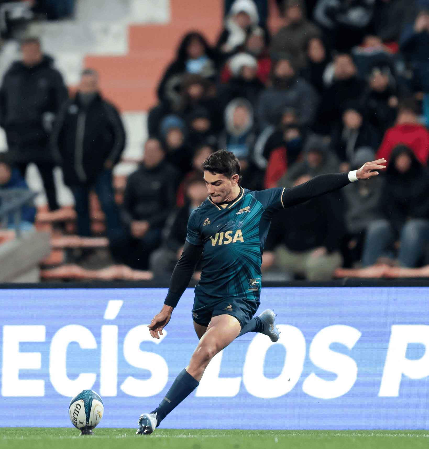 Argentinië se losskakel Santiago Carreras.