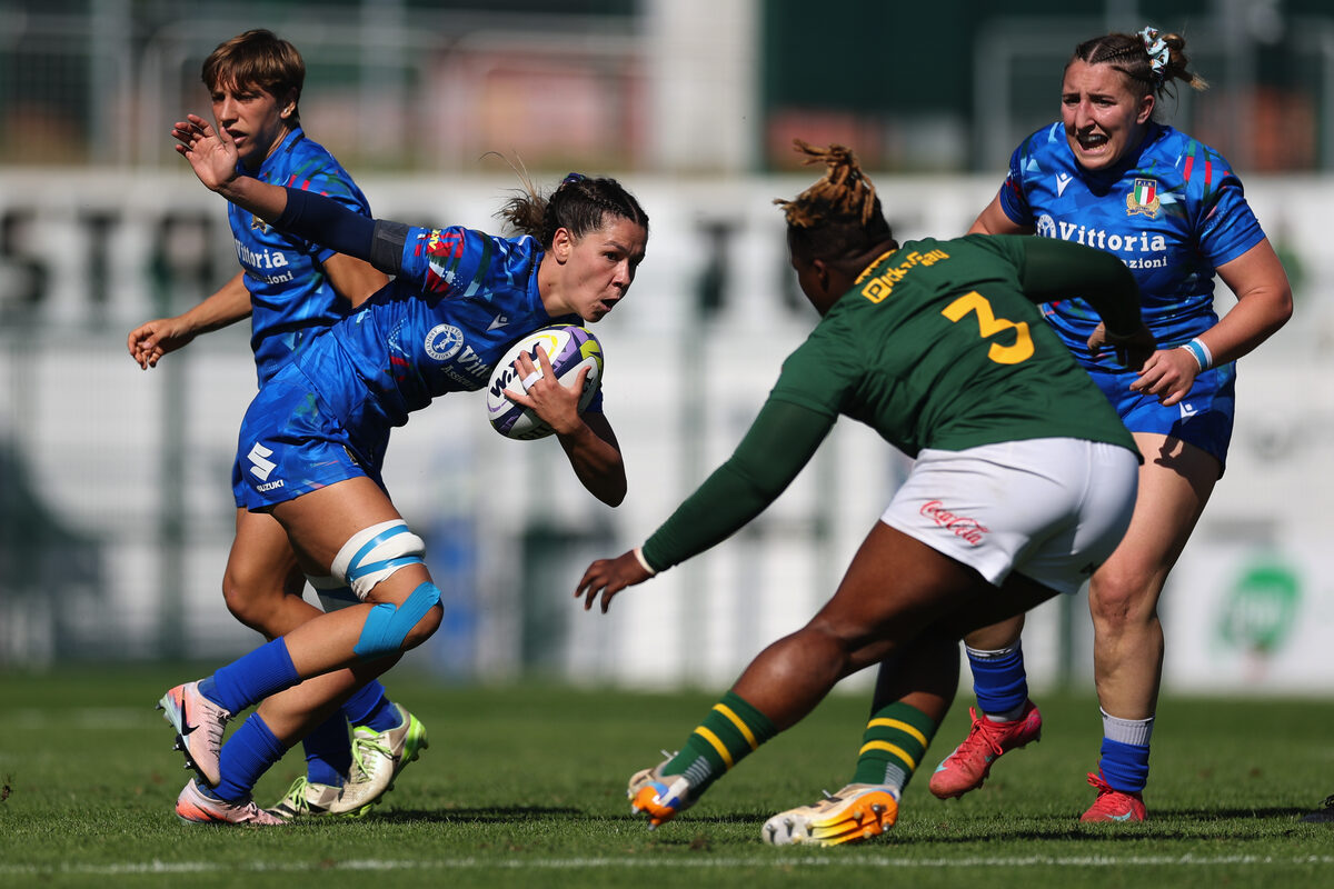 Suid-Afrika se stut Nombuyekezo Mdliki maak Saterdag gereed om die Italianer Alissa Ranuccini te lak. Foto: Timothy Rogers, Getty.