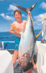 Seun (12) haak geelvintuna groter en swaarder as hy self