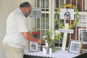 Skool rou ná geliefde hoof se dood